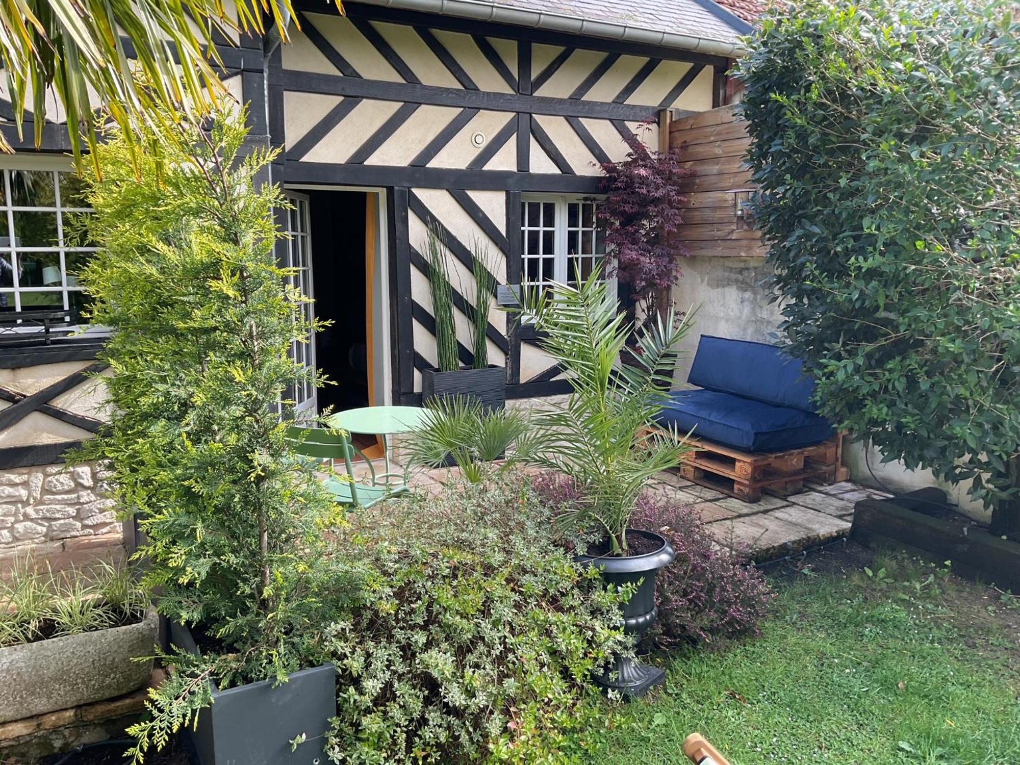 Manoir De La Croix-Sonnet Bed & Breakfast Trouville-sur-Mer Exterior photo